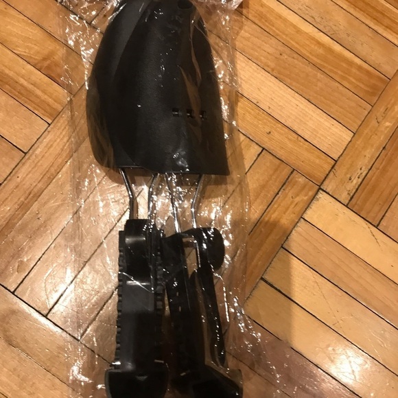 Other - 3/15$ Black Shoe Trees  nwt​
